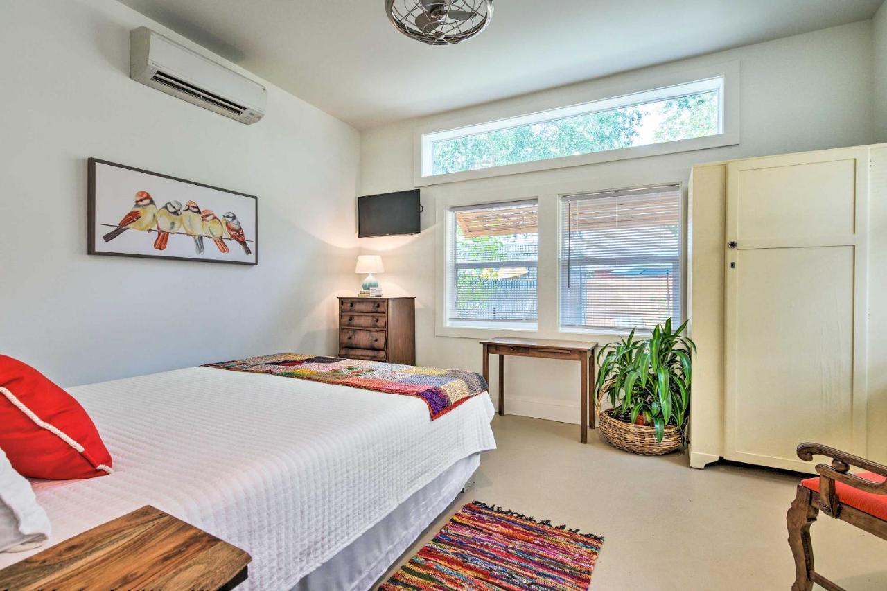 Walk To Beach From Chic Old Town Apartment With Yard Bay St. Louis ภายนอก รูปภาพ